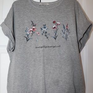 Short sleeved floral quote shirt from Papaya